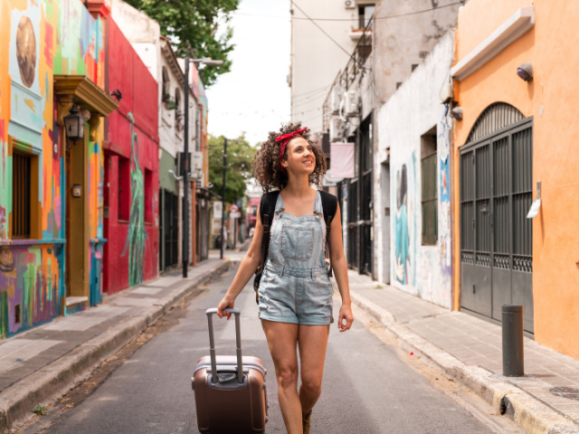 一人旅する女性