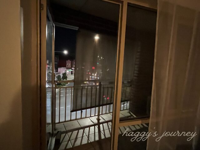 Cityview Studio Accommodation、窓の外