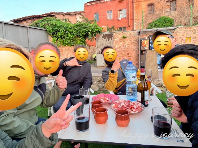 ベロラド、アルベルゲ、交流