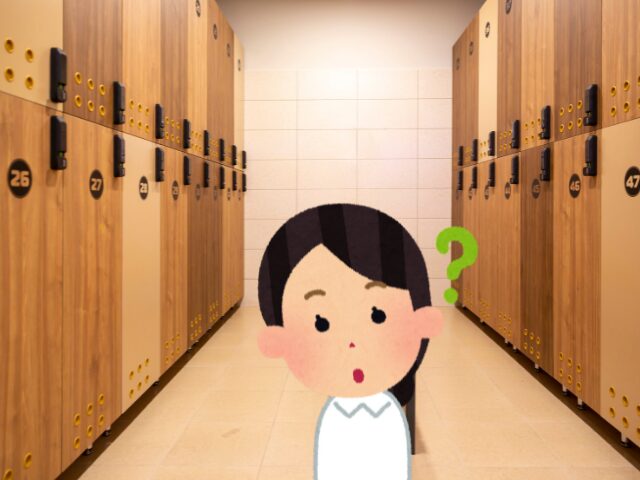 脱衣所で疑問に思う女性