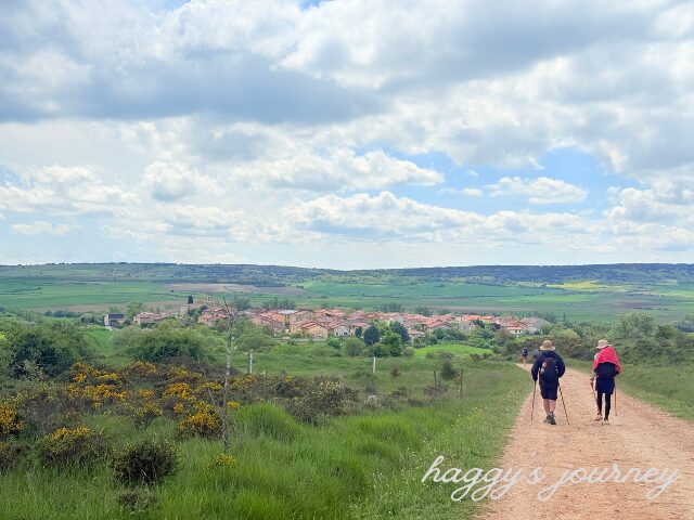 スペイン巡礼、街が見えてきた