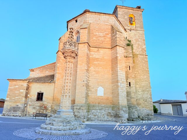 アルベルゲ向かいの教会