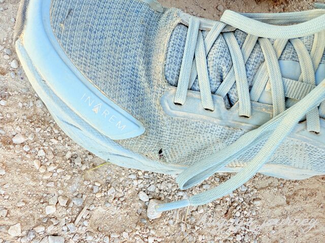 スペイン巡礼、靴に穴