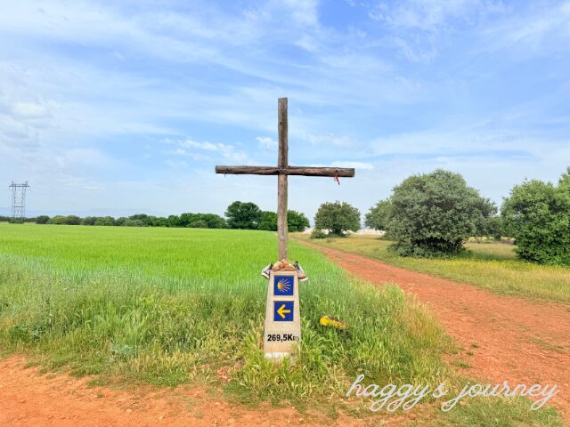 スペイン巡礼、道しるべと十字架