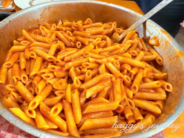 ポンフェラダ、アルベルゲ、メイン料理