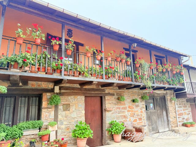 スペイン巡礼、リエゴ・デ・アンブロス、可愛い建物