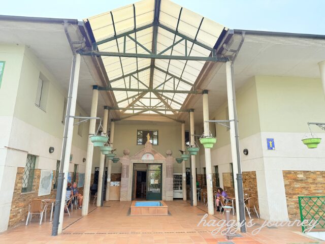 ポンフェラダ、アルベルゲ、玄関