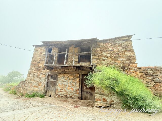 スペイン巡礼、リエゴ・デ・アンブロス、建物