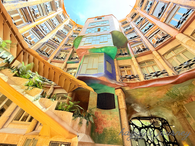 ガウディ建築